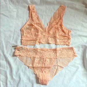 NWT Lace Bra and Cheeky Panty Set Peach
